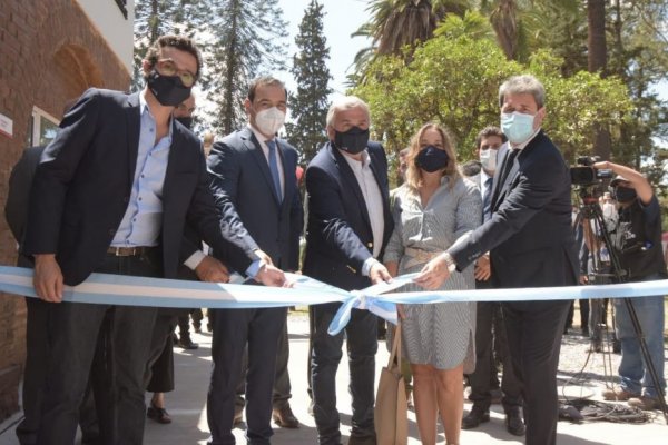 Valdés participó de la inauguración de la primera planta de cannabis medicinal