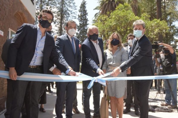 Valdés participó de la inauguración de la primera planta de cannabis medicinal