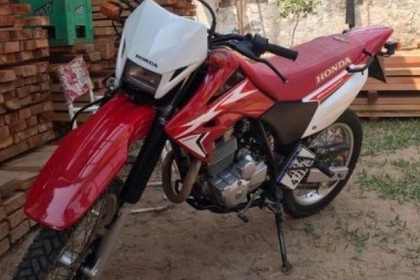 Vestido de Policía y con cuento del tío robó motocicleta costosa