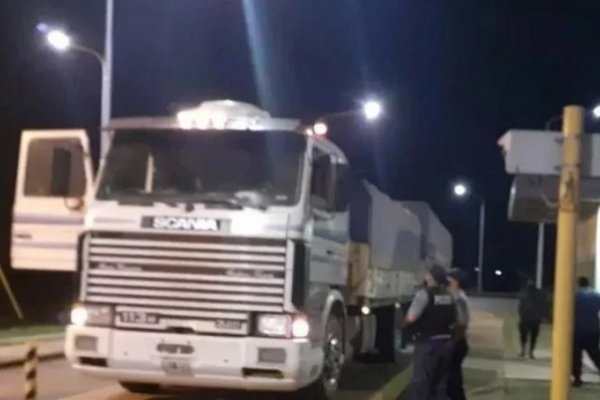 Interceptaron camiones con soja tras evadir controles