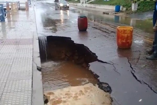 Se desmoronó una parte de la costanera de Bella Vista