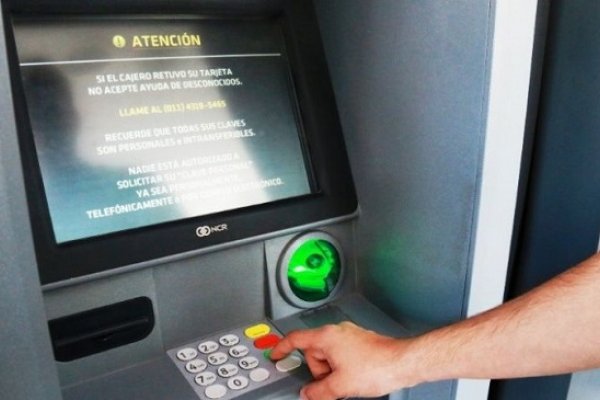 Desde hoy dejarán de ser gratuitas las operaciones en los cajeros