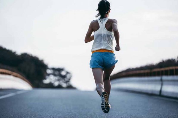 ¿Cómo seguir corriendo de manera segura en verano?