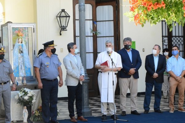 Monseñor Larregain bendijo a la Policía en vísperas de la Navidad