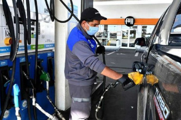 Los combustibles suben 1,3% desde la medianoche