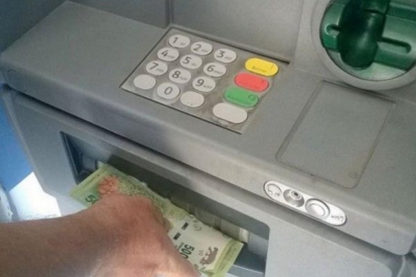 Aguinaldo de estatales con poda de hasta 25% por aportes