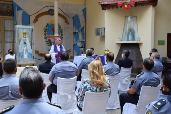 El Obispo Auxiliar visitó la Jefatura de Policía: Se descubrió un cuadro de la Virgen de Itatí