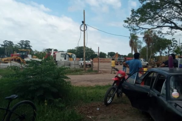 Empleados de la constructura Hito S.A realizan un paro falta de pago