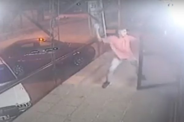 Feroz ataque de una patota a una Remisería