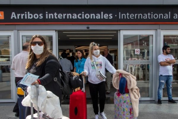 Suspenden los vuelos desde Gran Bretaña por la nueva cepa del coronavirus
