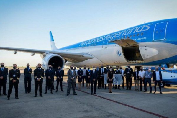 Partió el vuelo de Aerolíneas Argentinas en busca de la Vacuna Sputnik V