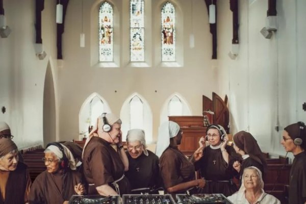 Monjas de clausura alcanzan éxito internacional con álbum musical por Navidad