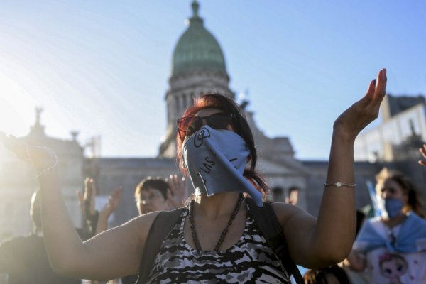 Católicos y evangelistas convoca a ayuno y oración en la previa al tratamiento del aborto