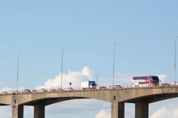 Los controles en Avenida 3 de abril causaron grandes demoras en el Puente