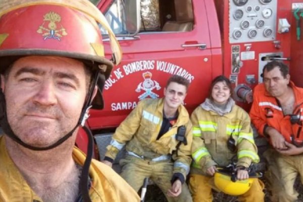 Es bombera, apagó un incendio y fue a rendir su última materia del secundario