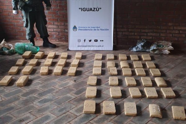 Cuatro detenidos por circular con 46 kilos de marihuana en un vehículo