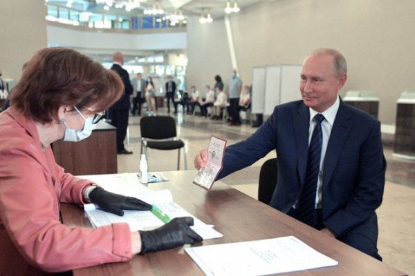 Putin aseguró que se vacunará con la Sputnik V, tras ser aprobada para mayores de 60