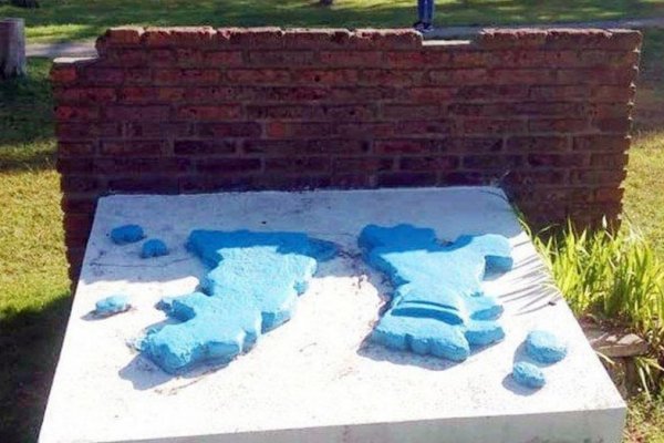 Se derrumbó un monumento y aplastó a una nena de 3 años