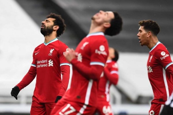 Liverpool empató con Newcastle y quedó al alcance de Manchester United