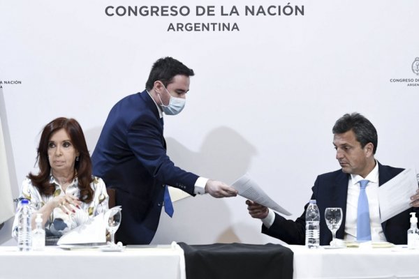 La bicameral sobre Inteligencia le entregó un informe a Cristina Kirchner y Massa sobre escuchas