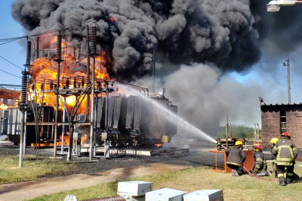 Un incendio de grandes proporciones afecta la ET de Santa Catalina