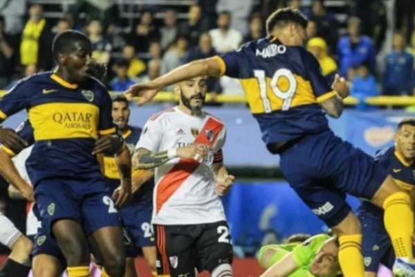 Boca y River disputan un histórico superclásico por la Copa Maradona