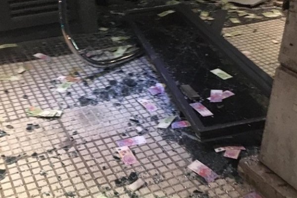 Hicieron explotar un cajero automático para robarle el dinero