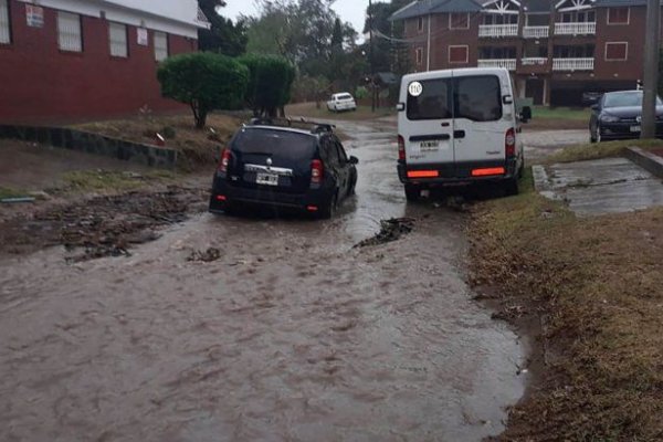 Temporal en la Costa: autos atrapados, inundaciones y voladuras de techos