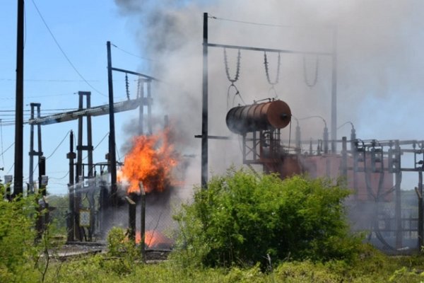 Roban cobre del transformador quemado en Santa Catalina