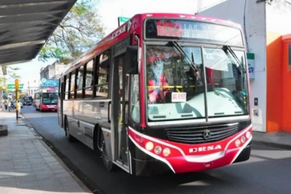 Pagaron los sueldos a los colectiveros y esperan que vuelva el servicio