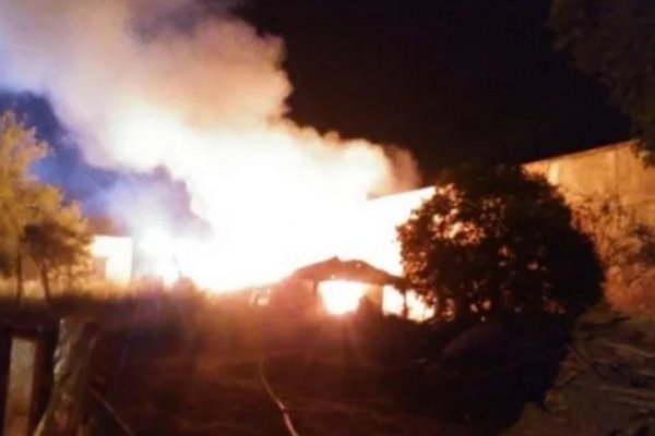 Fuego devoró una precaria vivienda en Curuzú Cuatiá