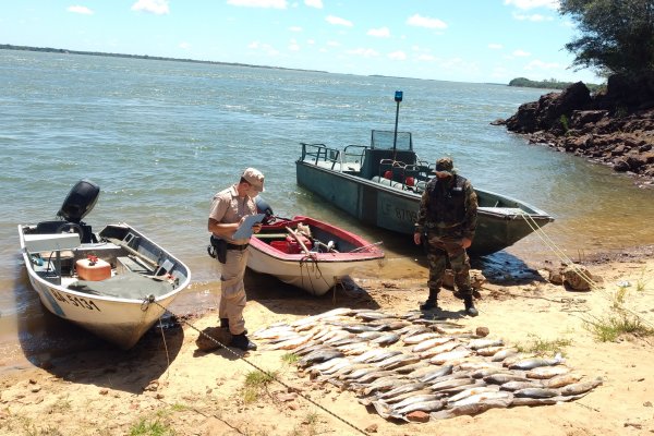 Prefectura decomisó una embarcación que llevaba 70 bogas