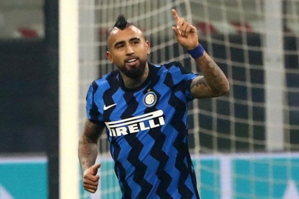 Inter venció a Juventus en un duelo clave y alcanzó a Milan en la cima