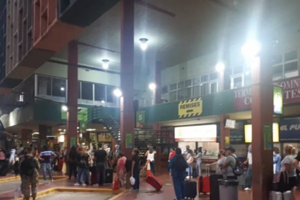 Corrientes: Recambio turístico con una terminal repleta de pasajeros