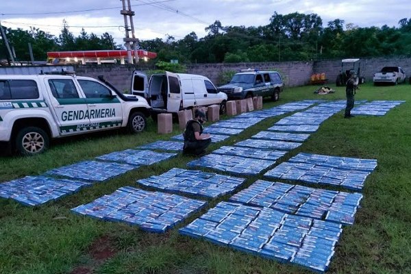 Misiones: Controlan un vehículo cargado con 19.490 atados de cigarrillos