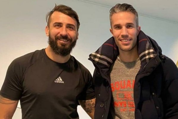 Tras los elogios, el agradecimiento de Pratto a Van Persie