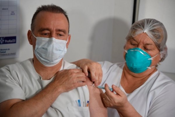 Las condiciones que deberán cumplir los mayores de 60 años para vacunarse