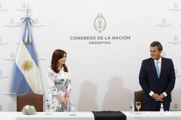 Cristina y Massa extenderán el congelamiento de las dietas de los legisladores