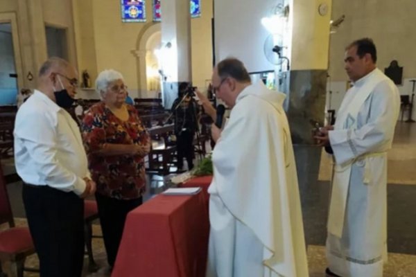 Itatí: Un matrimonio celebró sus 50 años y arribaron jinetes de San Cosme