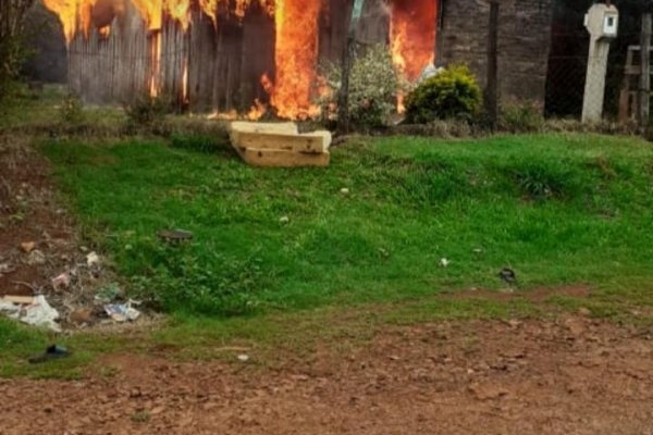 Voraz incendio consumió una vivienda en Virasoro