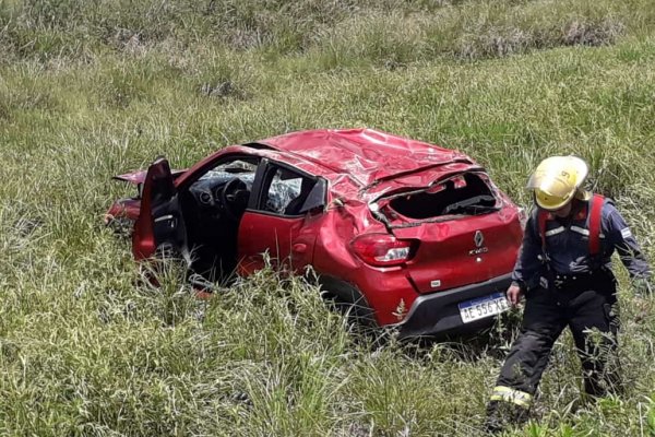 Tres mujeres en grave estado tras despiste y vuelco