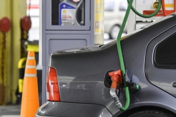El Gobierno postergó hasta mediados de marzo la suba en el impuesto a los combustibles