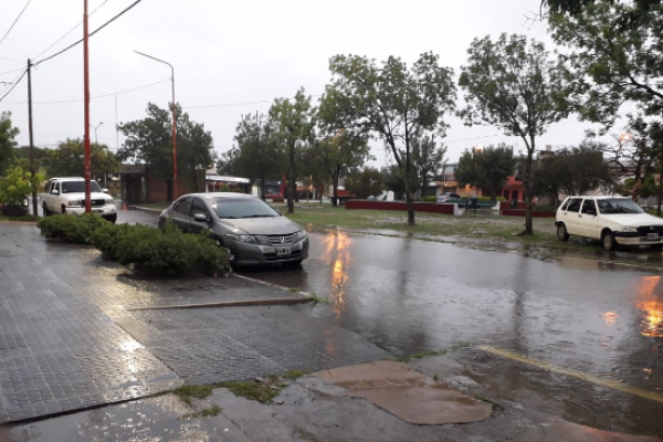 Imágenes de la tormenta al amanecer en la Capital provincial