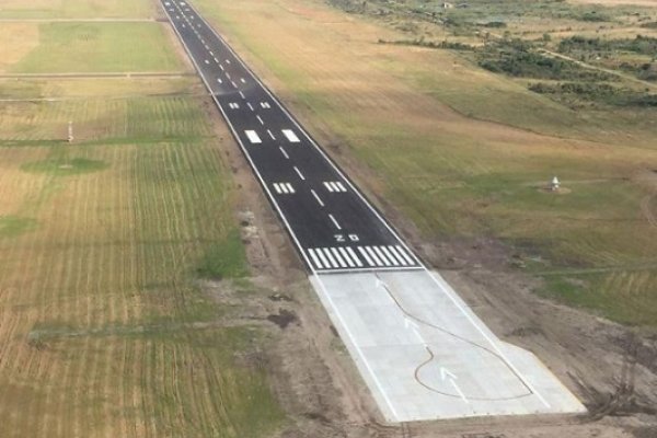 Gastos oficiales: Más de $9 millones para cortar pasto en el aeropuerto de Corrientes