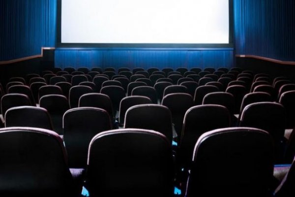 Pese a la habilitación, los cines de Capital no abrirán por falta de estrenos