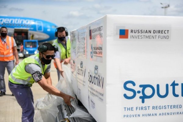 Llegó el vuelo de Aerolíneas Argentinas con más dosis de la Sputnik V