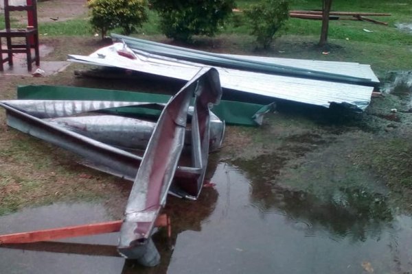 Fuerte tormenta ocasionó graves destrozos en Monte Caseros