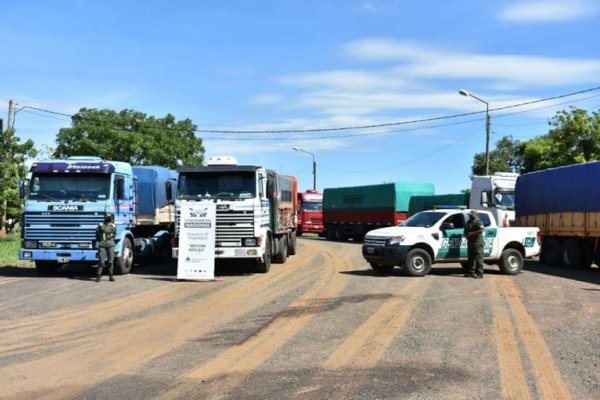Gendarmería retuvo 12 camiones con 300 toneladas de soja
