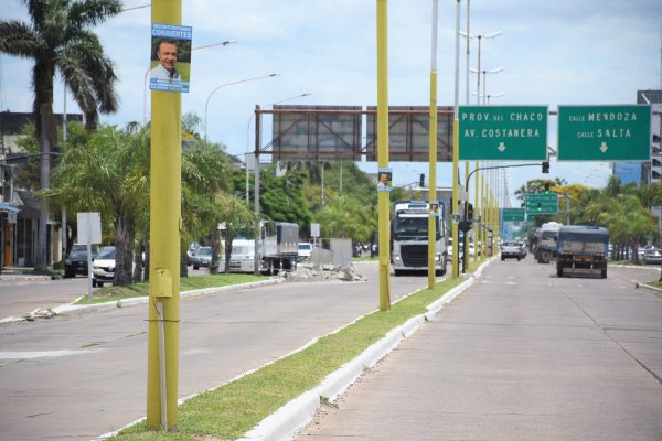 Intimaron al retiro de carteles proselitistas de columnas de alumbrado público