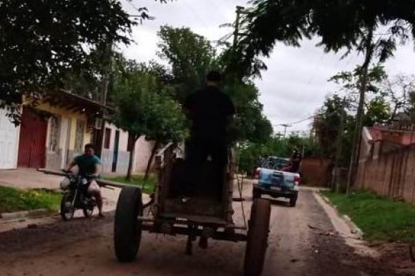 Carreros detenidos por arrebatar un teléfono celular a un ciclista